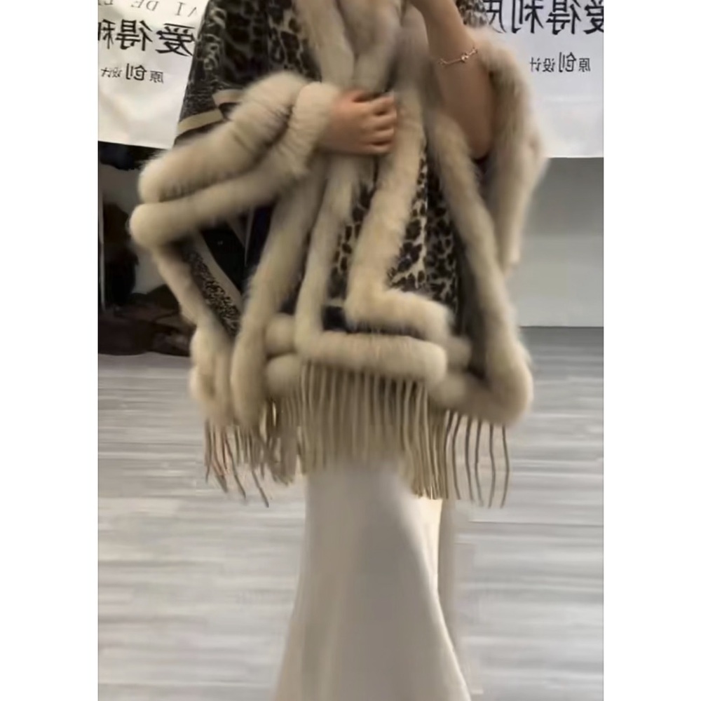 Elegant Real Fox Fur Trimmed Poncho